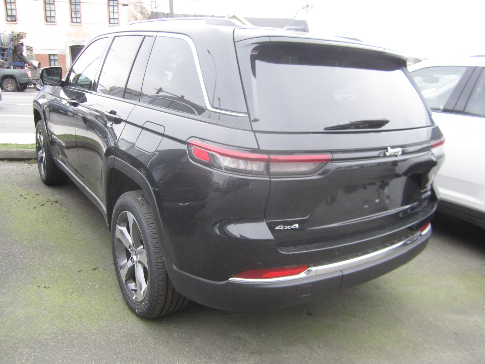 2023 Jeep Grand Cherokee in Victoria, British Columbia, 68,620